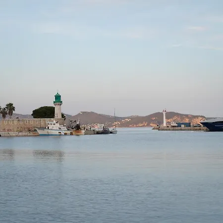 Belle Maison Dans Un Quartier Tres Au Calme La Ciotat